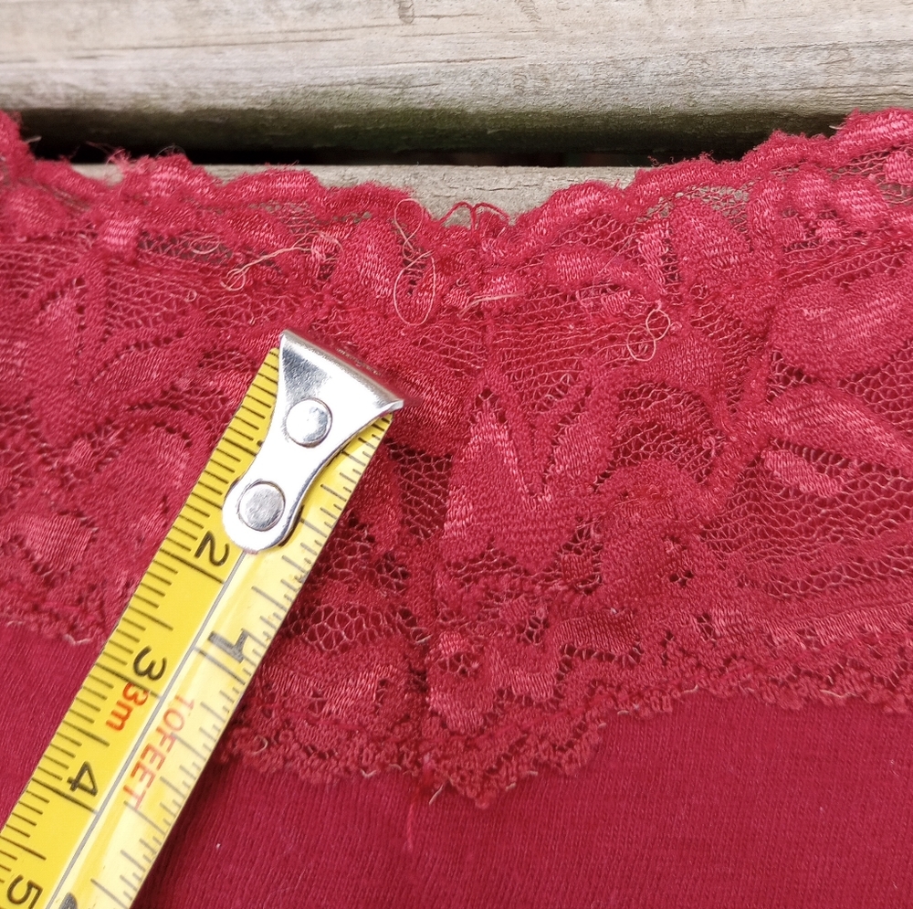 🎄Gifted🎄 Charlotte Russe Tank Top With Lace - Picture 7 of 8